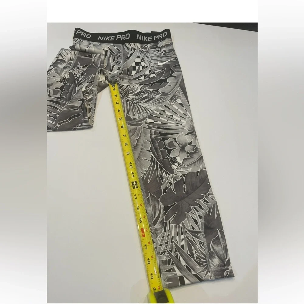 Nike Pro Girls Black White Gray Athletic Leggings Capris Dri Fit